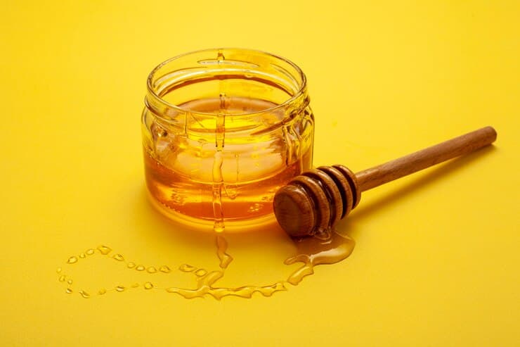 تصویر 4 از عسل بابونه خالص با رنگ طلایی شفاف